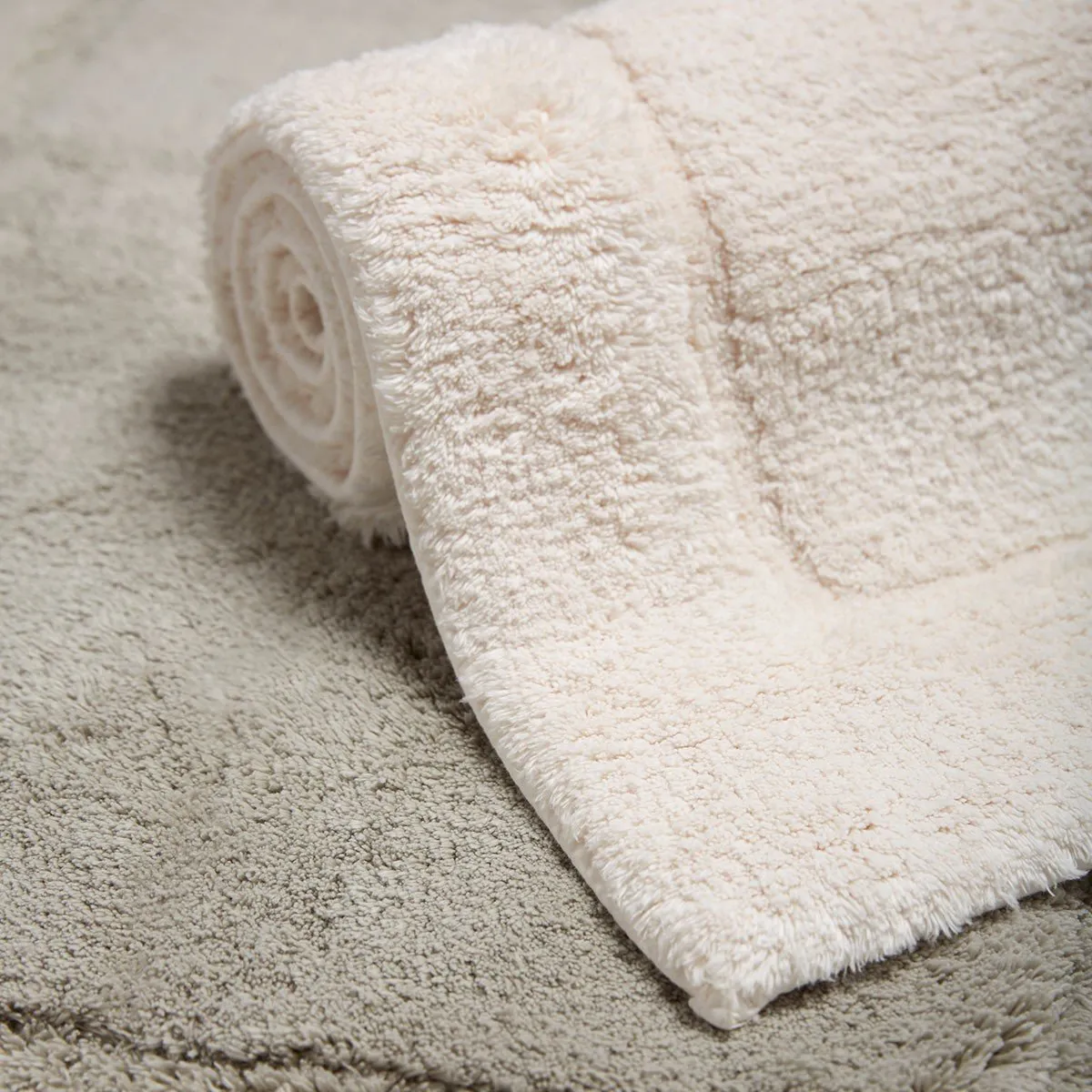 Aquilon Pierre Reversible Bath Rug