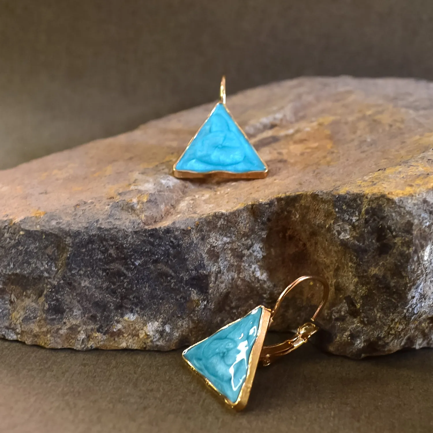 Elegant Triangle Earring Set - Modern Sophistication